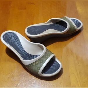 CROCS Women's Olive and Cream Wedge Sandals Size 10